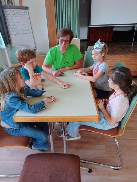 Kinder spielen