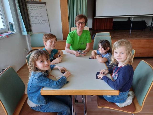 Kinder spielen